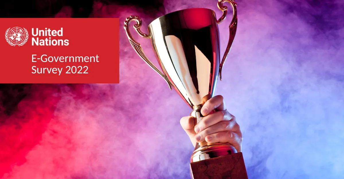 En hånd som holderen pokal